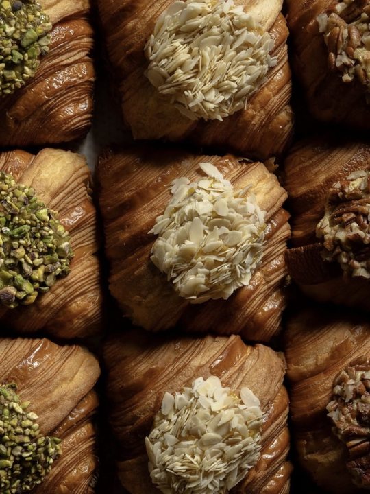 Brown · pastry close-up (reference)